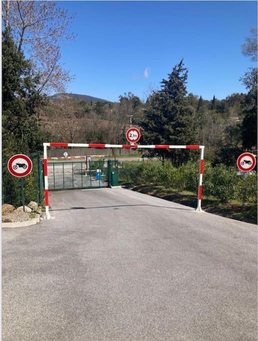 Les Restanques Bougainvillee 2051 Grimaud Eksteriør billede
